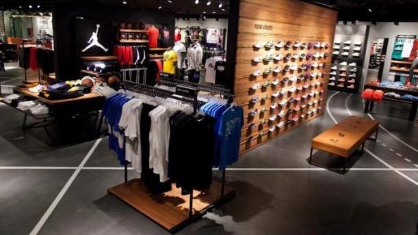 nike clothing store near me